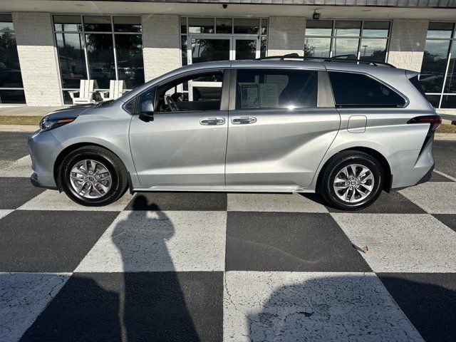 2023 Toyota Sienna XLE