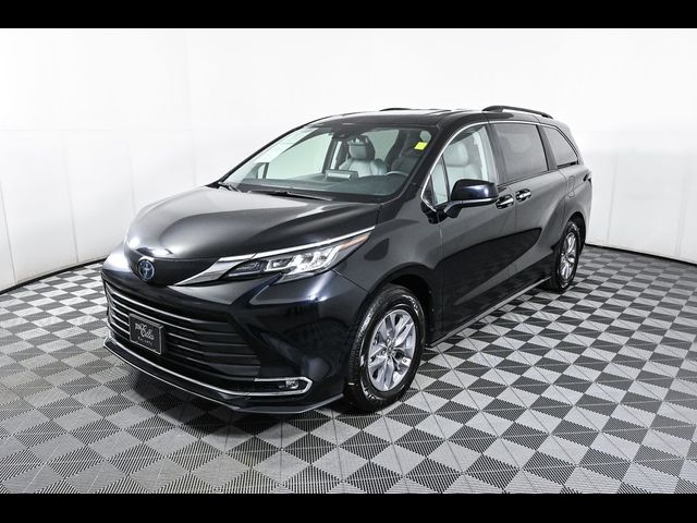 2023 Toyota Sienna XLE