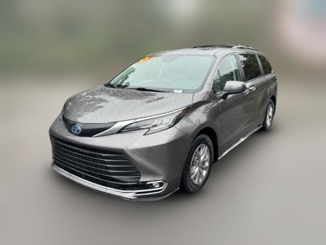 2023 Toyota Sienna XLE