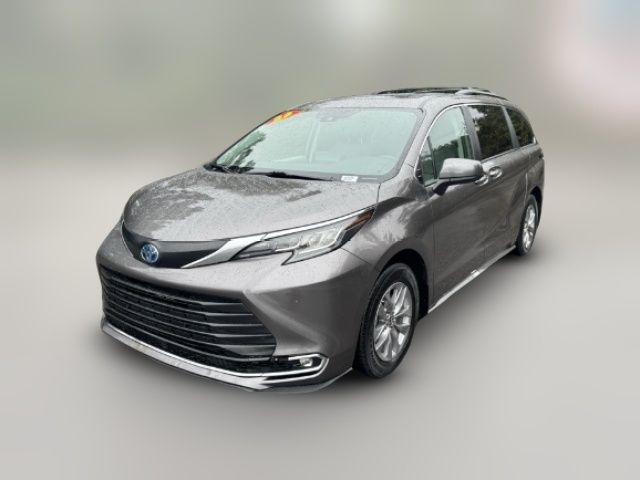 2023 Toyota Sienna XLE