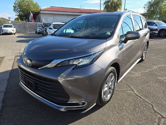 2023 Toyota Sienna XLE