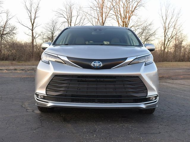 2023 Toyota Sienna XLE