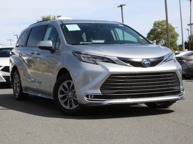 2023 Toyota Sienna XLE