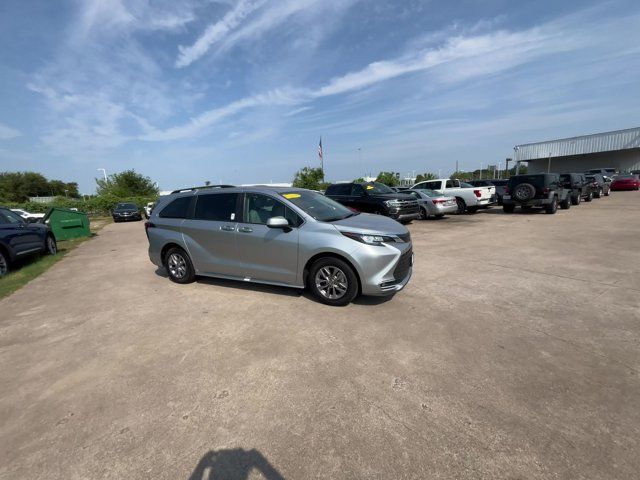 2023 Toyota Sienna XLE