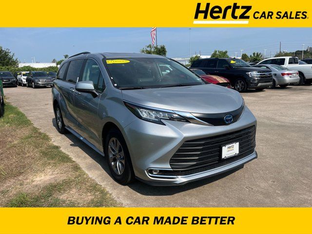 2023 Toyota Sienna XLE