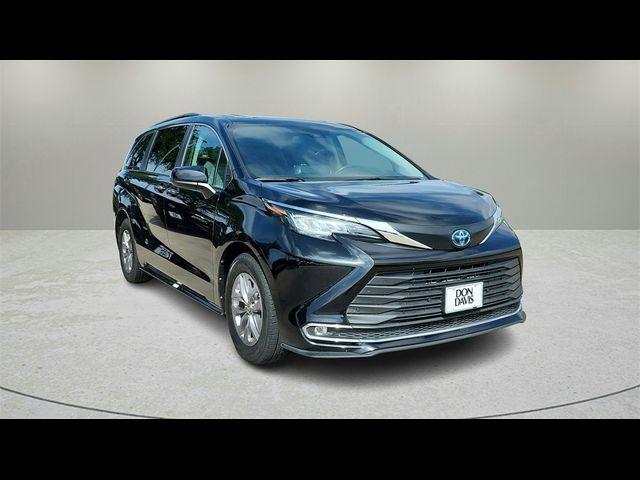 2023 Toyota Sienna XLE