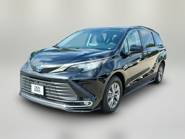 2023 Toyota Sienna XLE