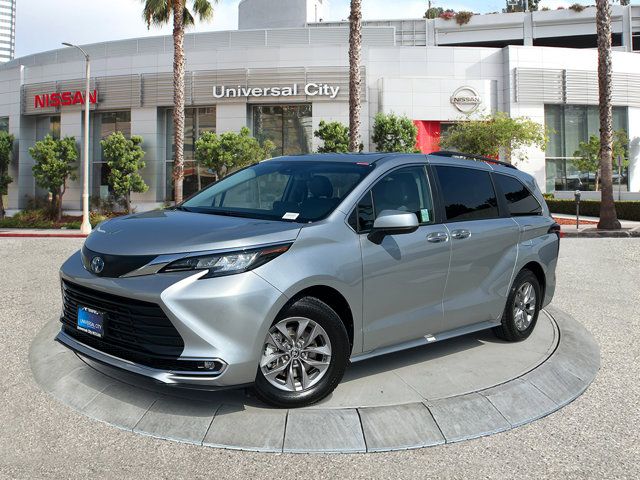 2023 Toyota Sienna XLE