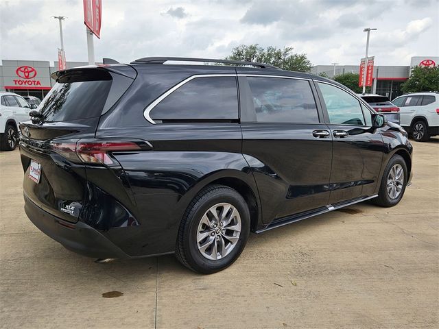 2023 Toyota Sienna XLE