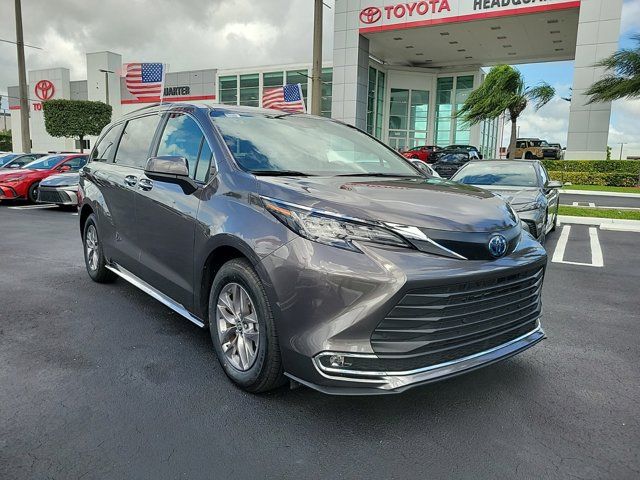 2023 Toyota Sienna XLE