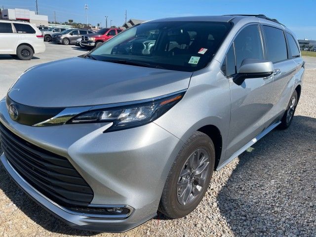 2023 Toyota Sienna XLE