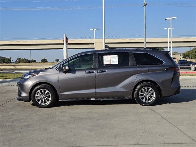 2023 Toyota Sienna XLE