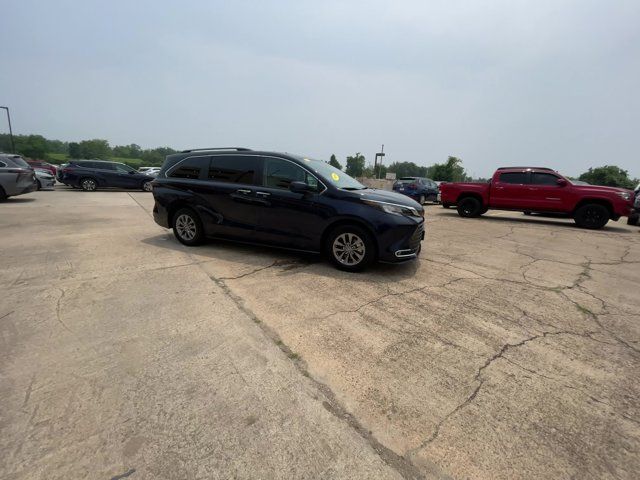 2023 Toyota Sienna XLE