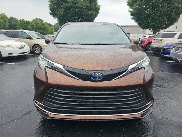 2023 Toyota Sienna XLE