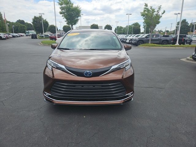 2023 Toyota Sienna XLE