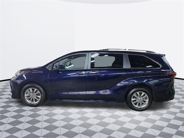 2023 Toyota Sienna XLE
