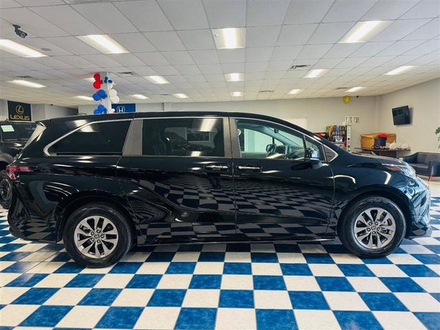 2023 Toyota Sienna XLE