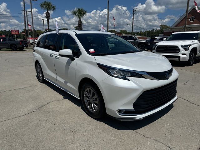 2023 Toyota Sienna XLE