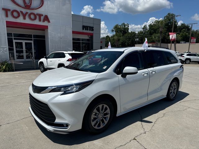 2023 Toyota Sienna XLE