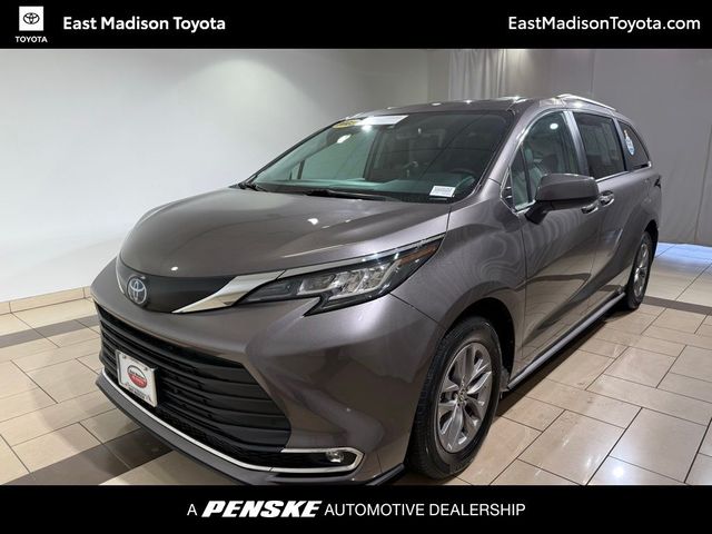 2023 Toyota Sienna XLE