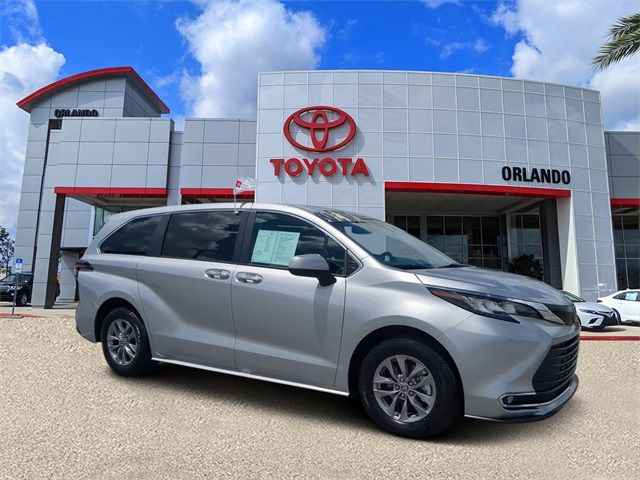 2023 Toyota Sienna XLE