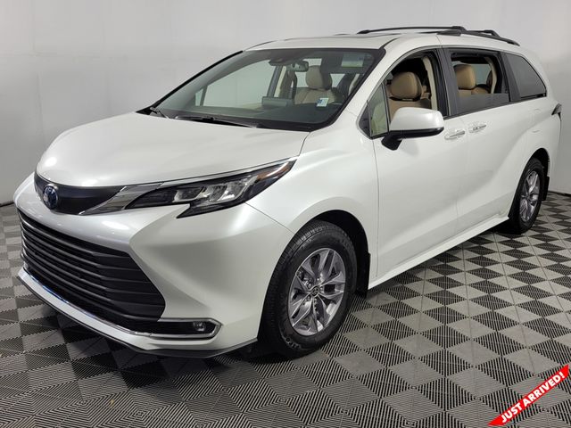 2023 Toyota Sienna XLE