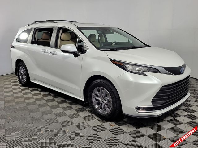 2023 Toyota Sienna XLE