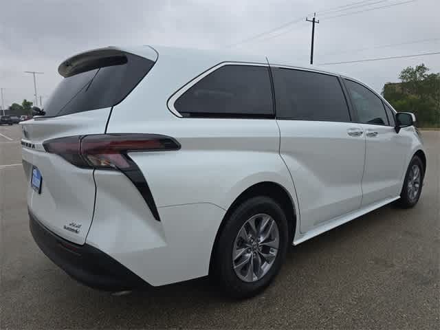2023 Toyota Sienna XLE