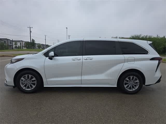 2023 Toyota Sienna XLE