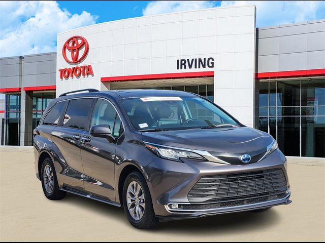 2023 Toyota Sienna XLE