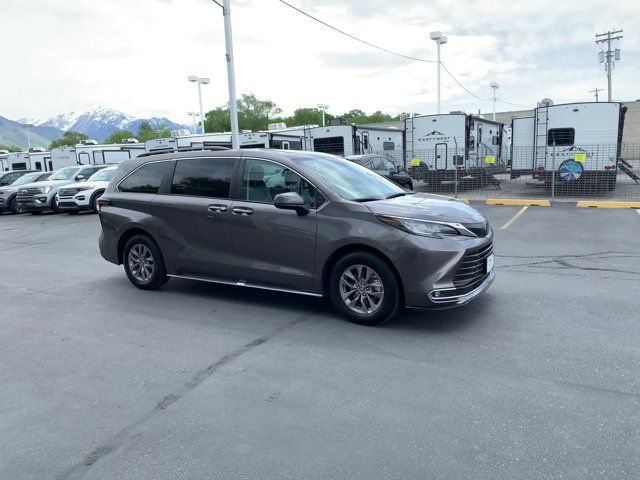 2023 Toyota Sienna XLE