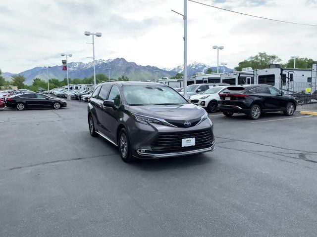 2023 Toyota Sienna XLE