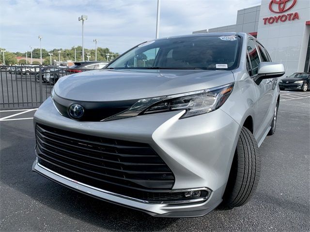 2023 Toyota Sienna XLE