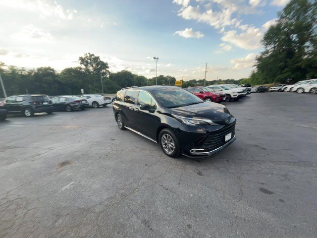 2023 Toyota Sienna XLE