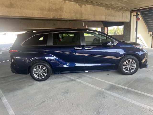 2023 Toyota Sienna XLE