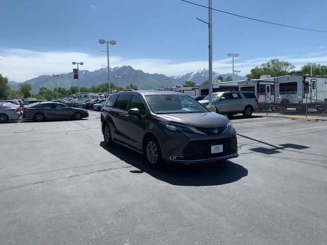 2023 Toyota Sienna XLE