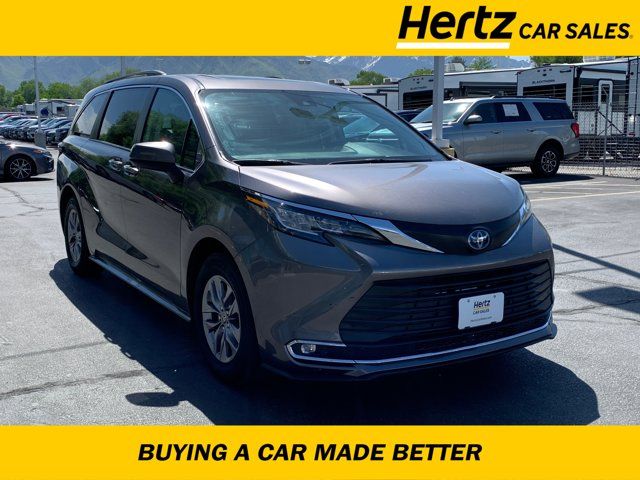 2023 Toyota Sienna XLE