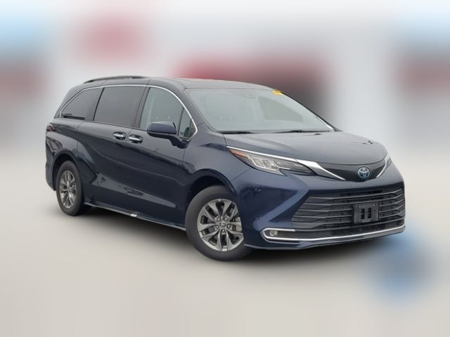 2023 Toyota Sienna XLE