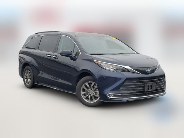 2023 Toyota Sienna XLE