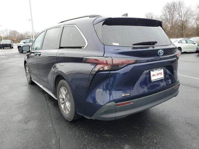 2023 Toyota Sienna XLE