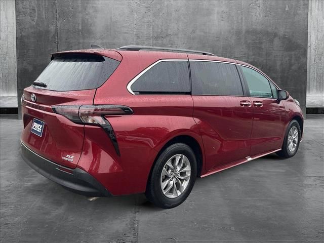 2023 Toyota Sienna XLE