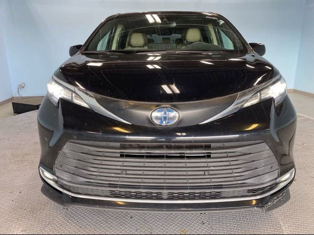 2023 Toyota Sienna XLE