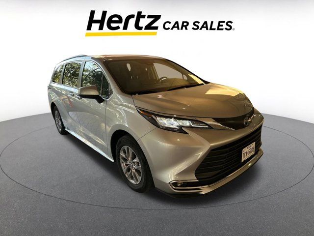 2023 Toyota Sienna XLE