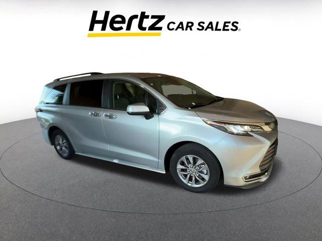 2023 Toyota Sienna XLE