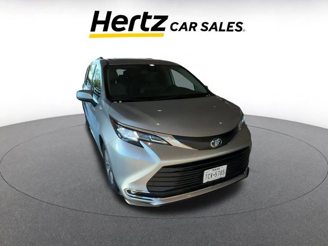 2023 Toyota Sienna XLE