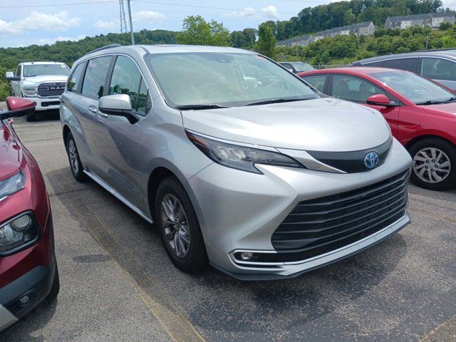 2023 Toyota Sienna XLE