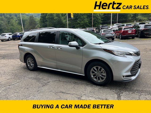 2023 Toyota Sienna XLE