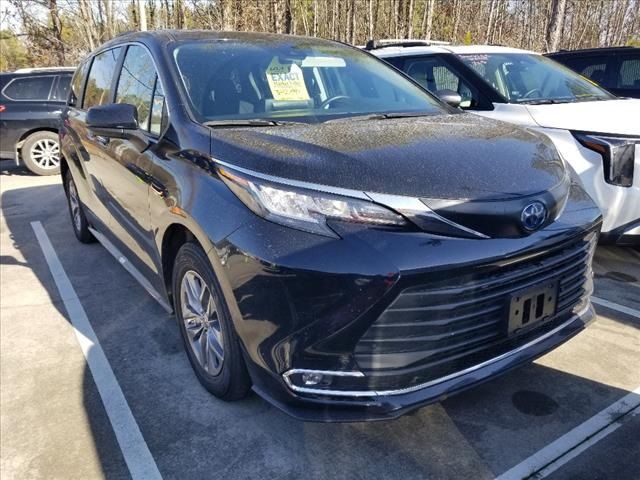 2023 Toyota Sienna XLE