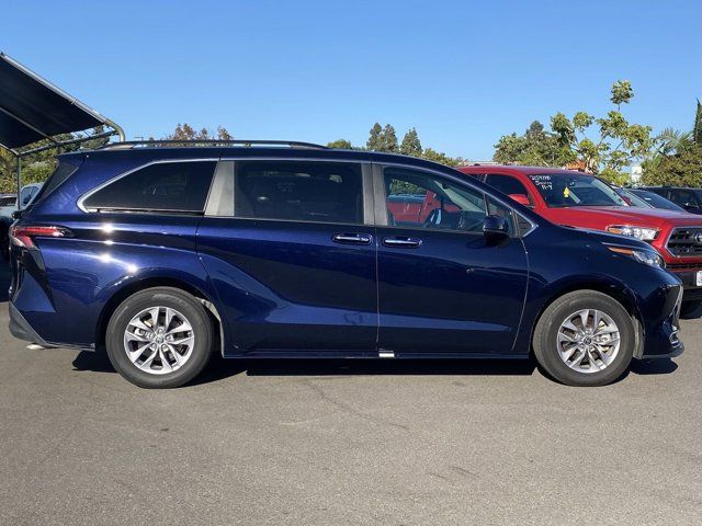 2023 Toyota Sienna XLE