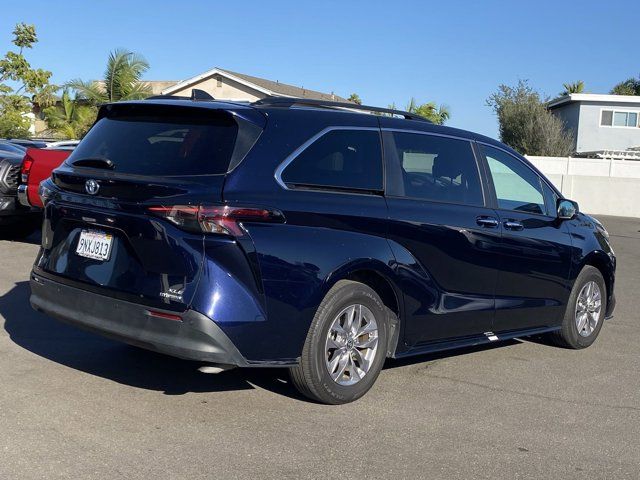 2023 Toyota Sienna XLE